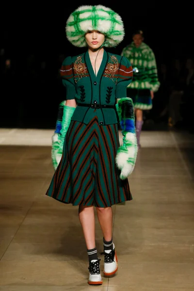 Look 7